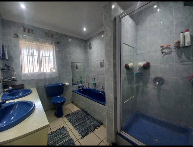 3 BEDROOM FREEHOLD FOR SALE IN RENSBURG